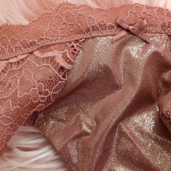 Brand New Victoria's Secret DREAM ANGELS LACE SHIMMER Thong- XS - Picture 4 of 4
